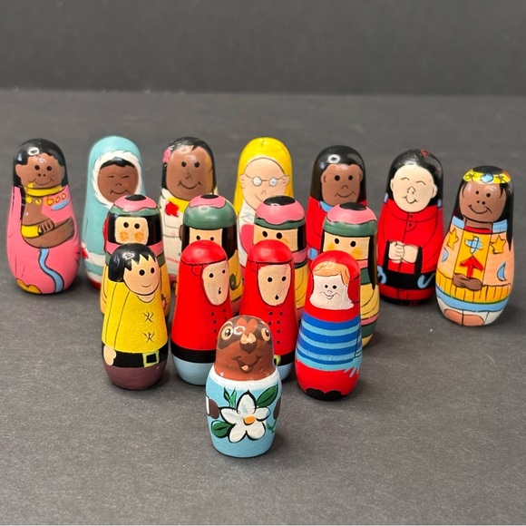 unmarked Other - People Of The World “earth Filled With Friendship” Wooden Toys Vintage Set Of 16